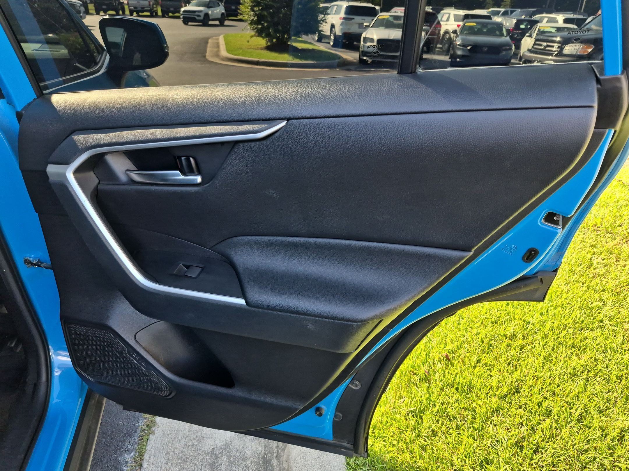 Used 2021 Toyota RAV4 XLE FWD image 21