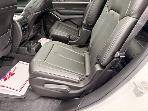 New 2026 Jeep Grand Cherokee L Limited AWD/4WD image 9