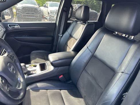 Used 2019 Jeep Grand Cherokee Altitude AWD/4WD image 4