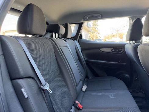 Used 2020 Nissan Rogue Sport S image 24