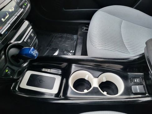 Used 2017 Toyota Prius Three image 23