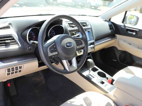 Used 2017 Subaru Outback 3.6R Limited AWD/4WD image 10
