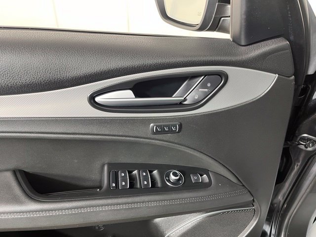 Used 2023 Alfa Romeo Stelvio Veloce AWD/4WD image 16