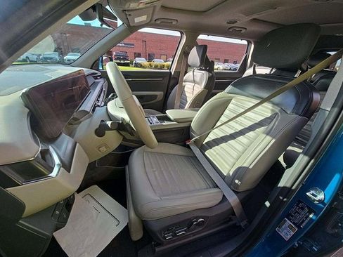 Used 2024 Kia EV9 Land image 8