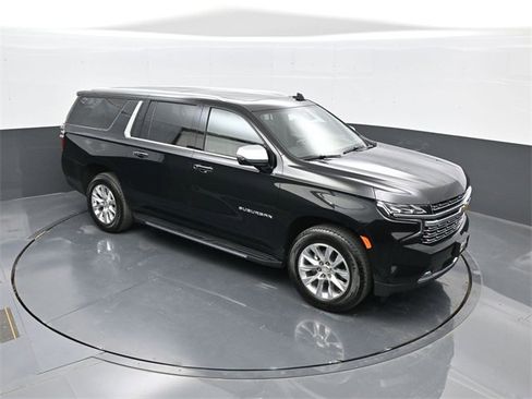 Used 2024 Chevrolet Suburban Premier w/ Advanced Technology Package image 1
