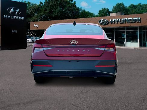 New 2025 Hyundai Elantra SE image 6