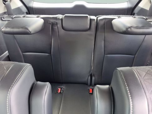 Used 2025 Toyota Highlander XLE AWD/4WD image 20