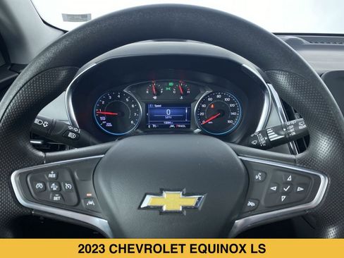 Used 2023 Chevrolet Equinox LS w/ LS Convenience Package FWD image 3