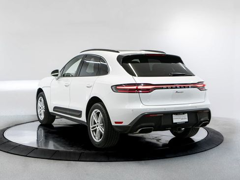 Certified 2025 Porsche Macan AWD/4WD image 3