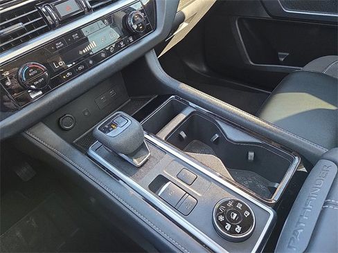 Used 2022 Nissan Pathfinder SL w/ SL Premium Package image 17