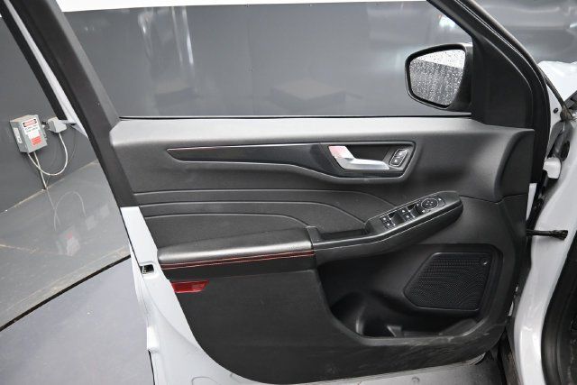 Used 2025 Ford Escape ST-Line FWD image 14