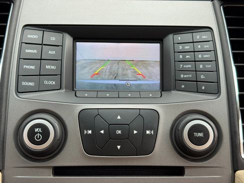 Used 2015 Ford Taurus SE FWD image 22