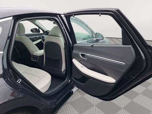 New 2025 Hyundai Sonata Limited image 15