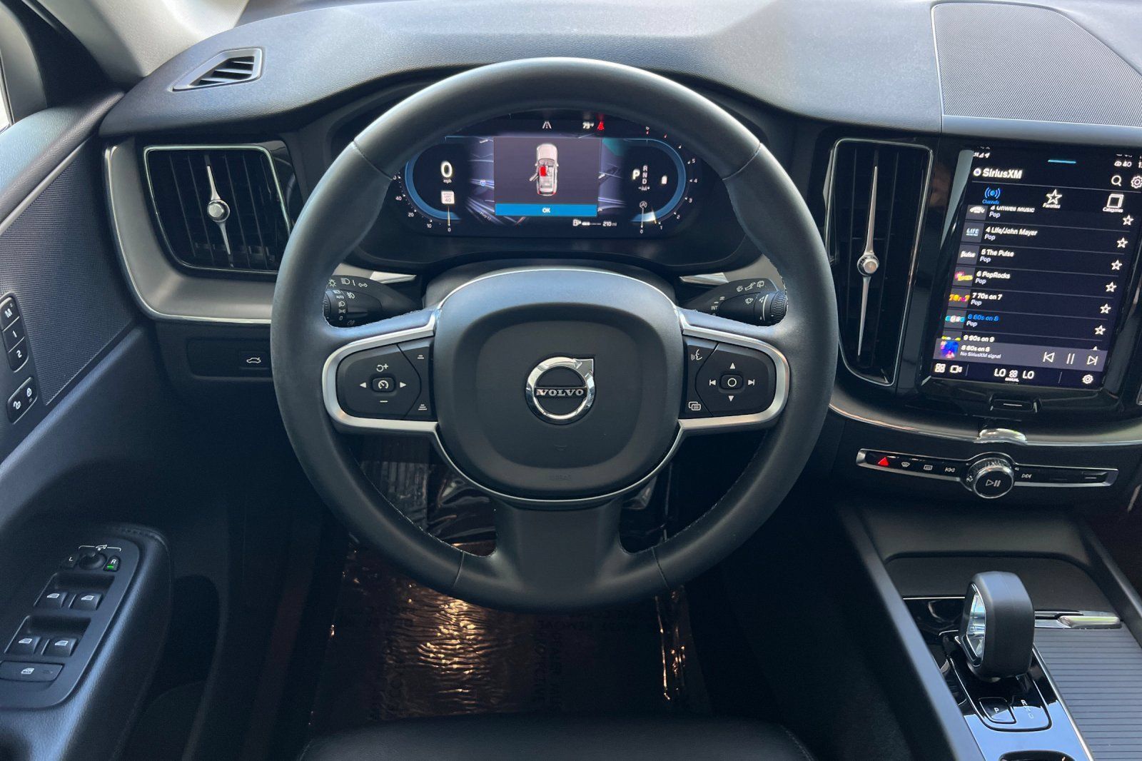 Used 2023 Volvo XC60 B5 Core FWD image 15