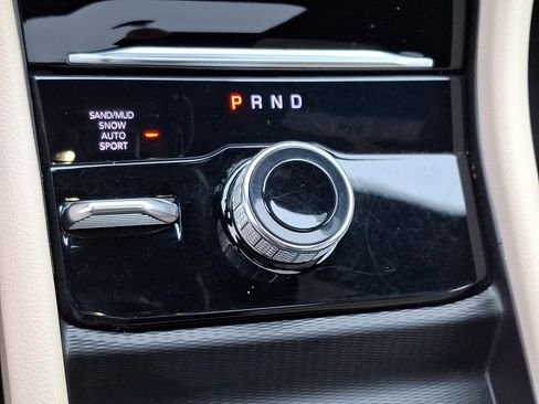 Used 2023 Jeep Grand Cherokee Limited w/ Luxury Tech Group II AWD/4WD image 16