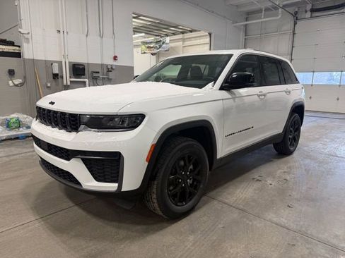 New 2026 Jeep Grand Cherokee Laredo AWD/4WD image 4