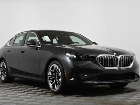 Used 2026 BMW 530i xDrive w/ Premium Package image 9