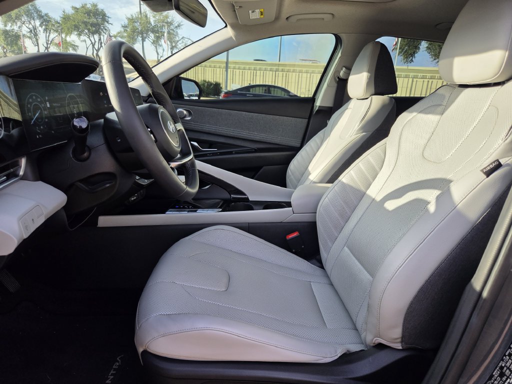 Used 2024 Hyundai Elantra Limited FWD image 26