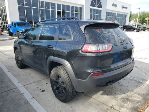 Used 2022 Jeep Cherokee Latitude image 2