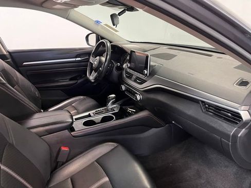 Used 2023 Nissan Altima 2.5 SR FWD image 11