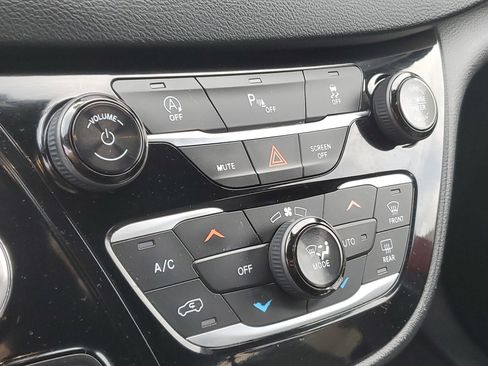 Used 2019 Chrysler Pacifica Touring-L w/ S Appearance Package image 21