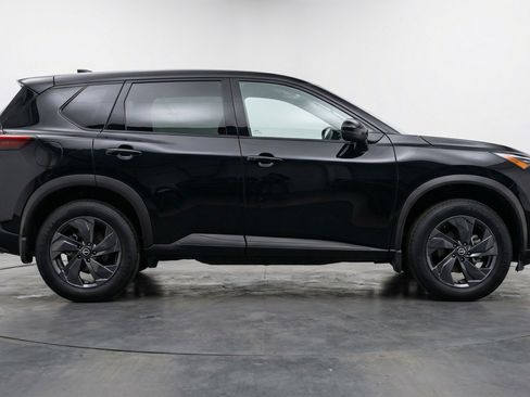 Used 2025 Nissan Rogue SV image 11