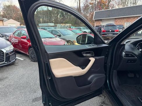 Used 2017 Jaguar F-PACE Premium image 42