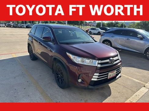 Used 2019 Toyota Highlander Plus FWD image 1