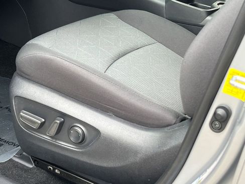 Used 2021 Toyota RAV4 XLE w/ Convenience Package AWD/4WD image 8