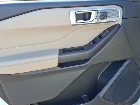 Used 2020 Ford Explorer Limited w/ Class III Trailer Tow Package image 13