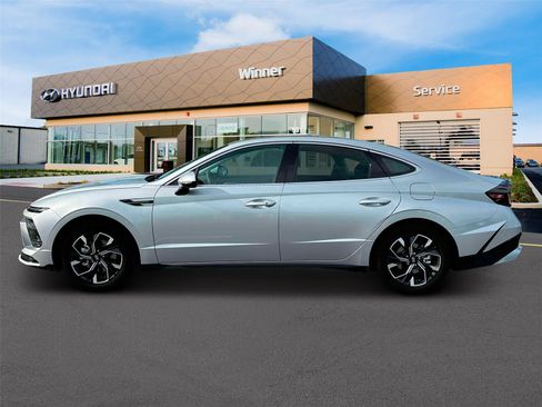 New 2025 Hyundai Sonata SEL FWD image 3