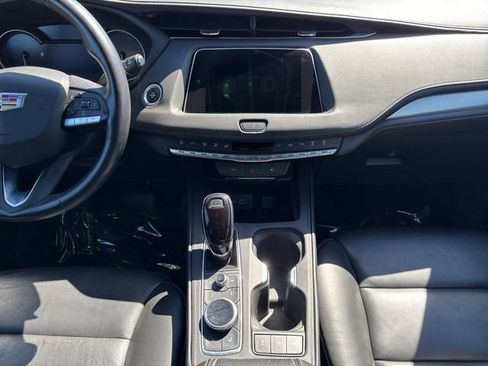 Used 2023 Cadillac XT4 Premium Luxury FWD image 15
