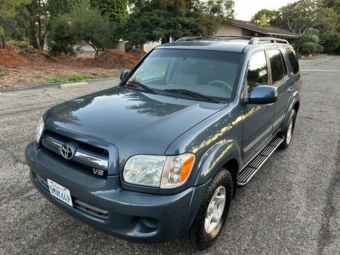 Used 2005 Toyota Sequoia SR5 image 3