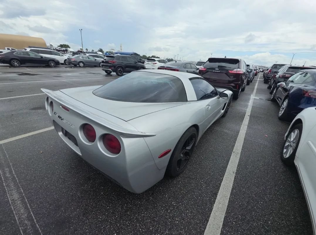 Used 1999 Chevrolet Corvette Coupe w/ Performance Handling Pkg RWD image 2