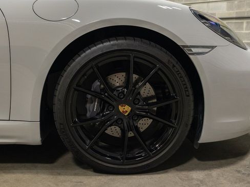 Used 2021 Porsche 718 Boxster RWD image 32