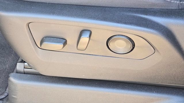 Used 2024 GMC Yukon SLE w/ Gmc Pro Safety Plus Package RWD image 14