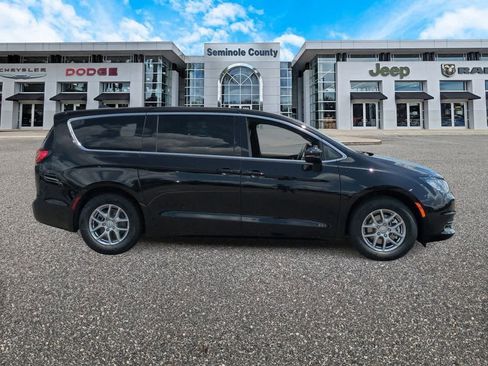 New 2026 Chrysler Voyager LX image 9