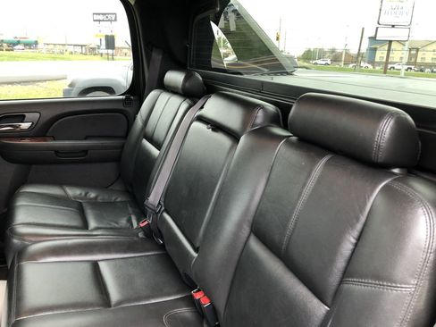 Used 2013 Chevrolet Avalanche LT image 11