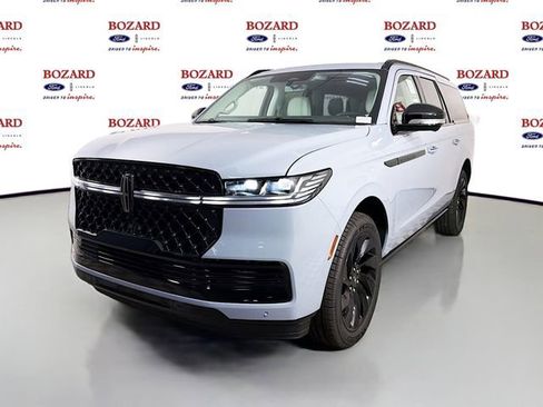 New 2026 Lincoln Navigator L Reserve w/ Jet Appearance Package AWD/4WD image 4