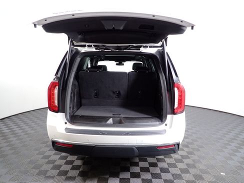 Used 2022 GMC Yukon SLT w/ SLT Premium Package AWD/4WD image 16
