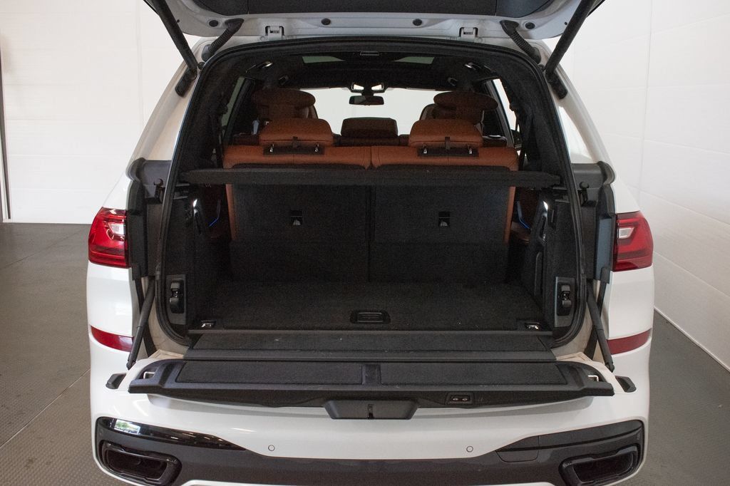 Used 2022 BMW X7 M50i AWD/4WD image 25