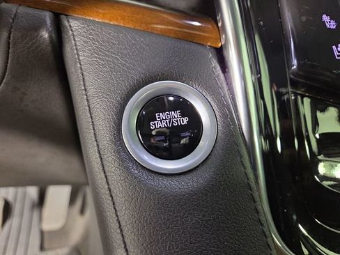 Used 2019 Cadillac Escalade Luxury AWD/4WD image 26