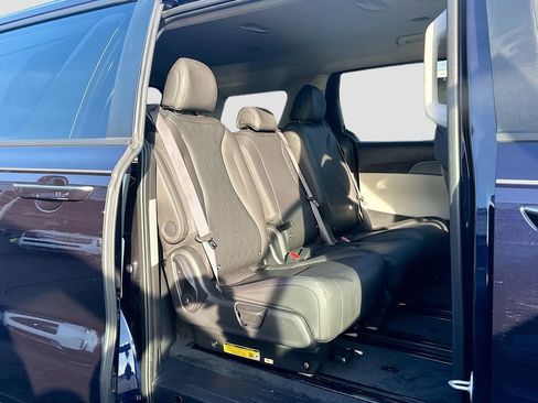 Certified 2024 Kia Carnival LX image 25