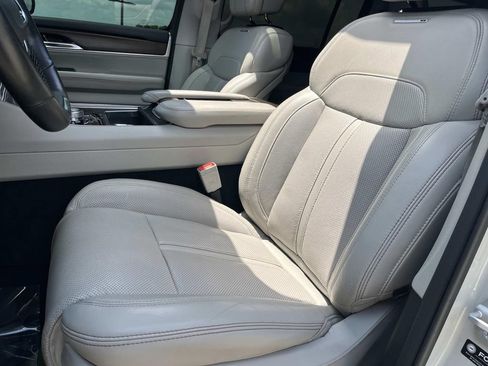 Used 2022 Jeep Grand Wagoneer Series I AWD/4WD image 36