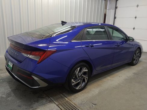 Used 2025 Hyundai Elantra SEL FWD image 10