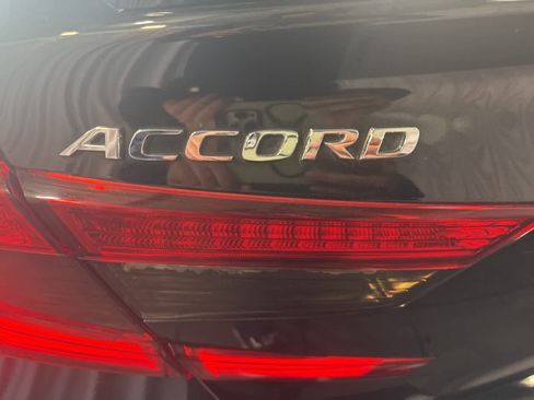 Used 2018 Honda Accord Sport image 11