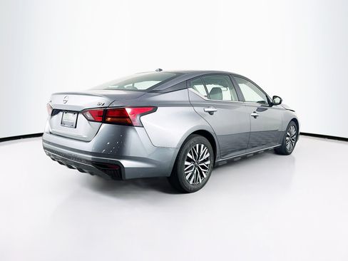 Used 2024 Nissan Altima 2.5 SV FWD image 9