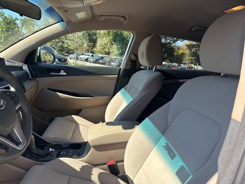 Used 2019 Hyundai Tucson SE image 16