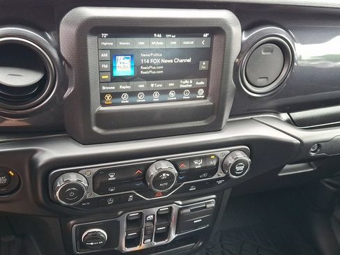 Used 2022 Jeep Gladiator Sport AWD/4WD image 17