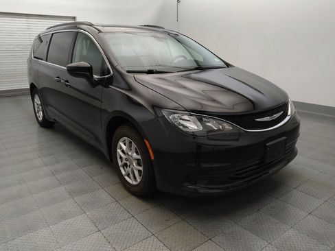 Used 2020 Chrysler Voyager Lxi FWD image 13